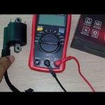 Memeriksa koil motor rusak dengan alat ukur