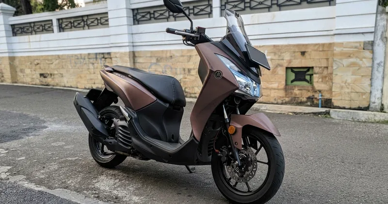 Illustration for Review Lexi S, Dek Rata Yamaha Tanpa Fitur Ekstra