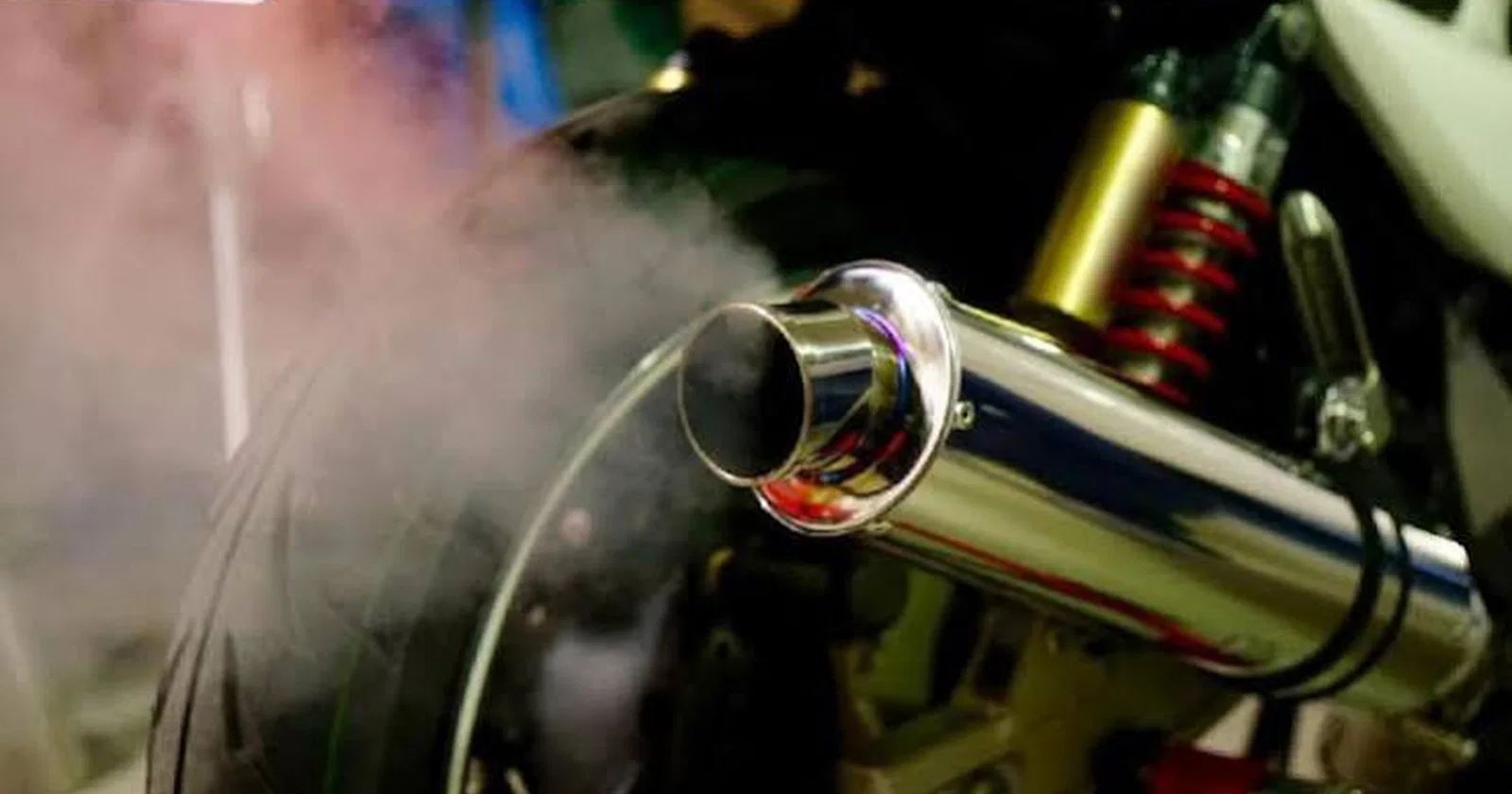 Illustration for Penyebab Motor Nembak Knalpot dan Cara Mengatasinya