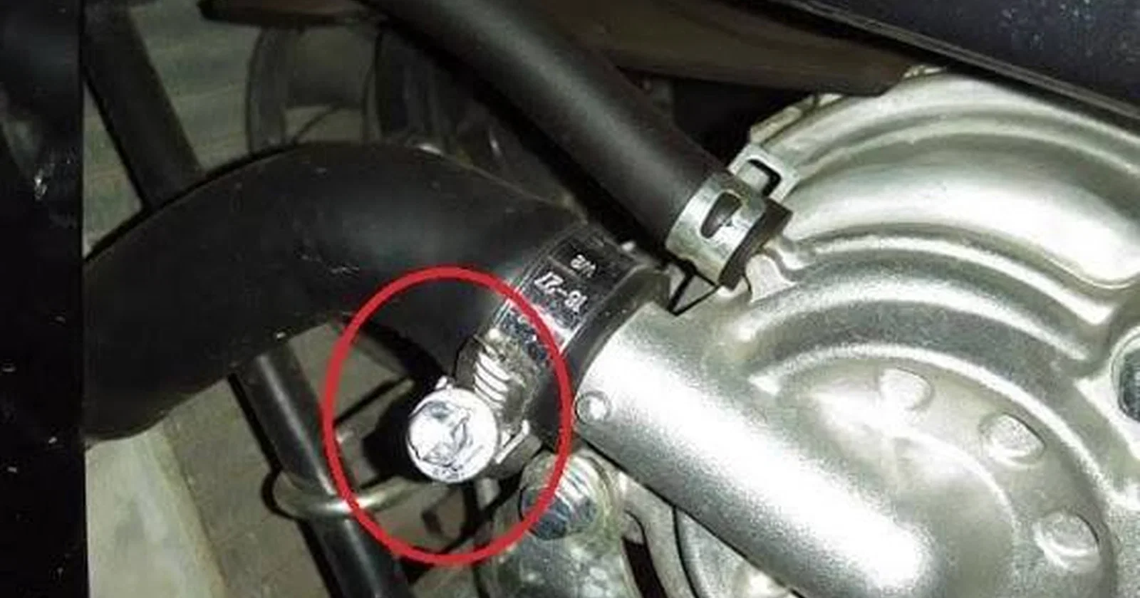 Illustration for Ciri Selang Radiator Motor Bocor atau Retak