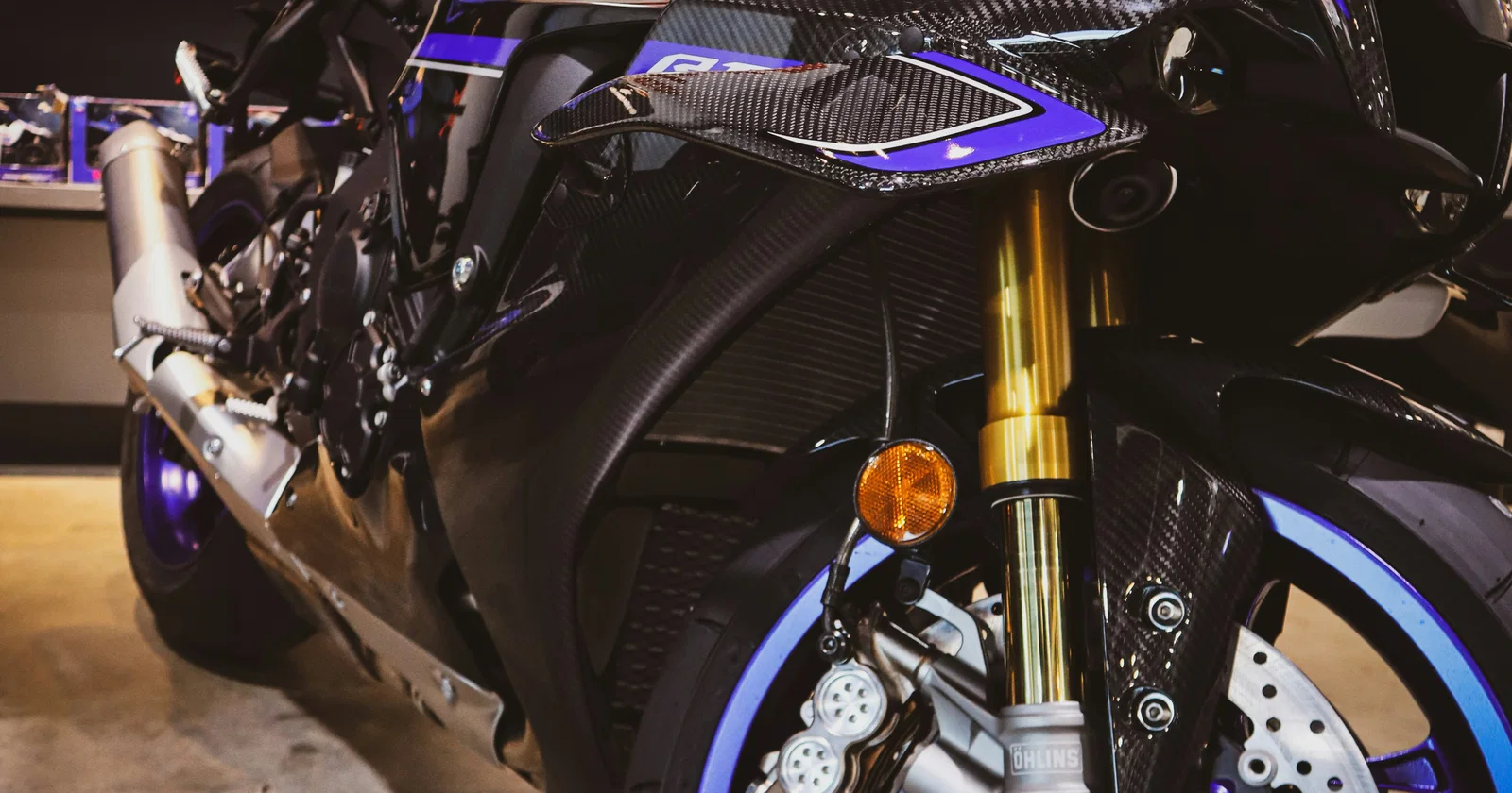Illustration for Review Yamaha R25: Motor Sport Fairing Mesin 2